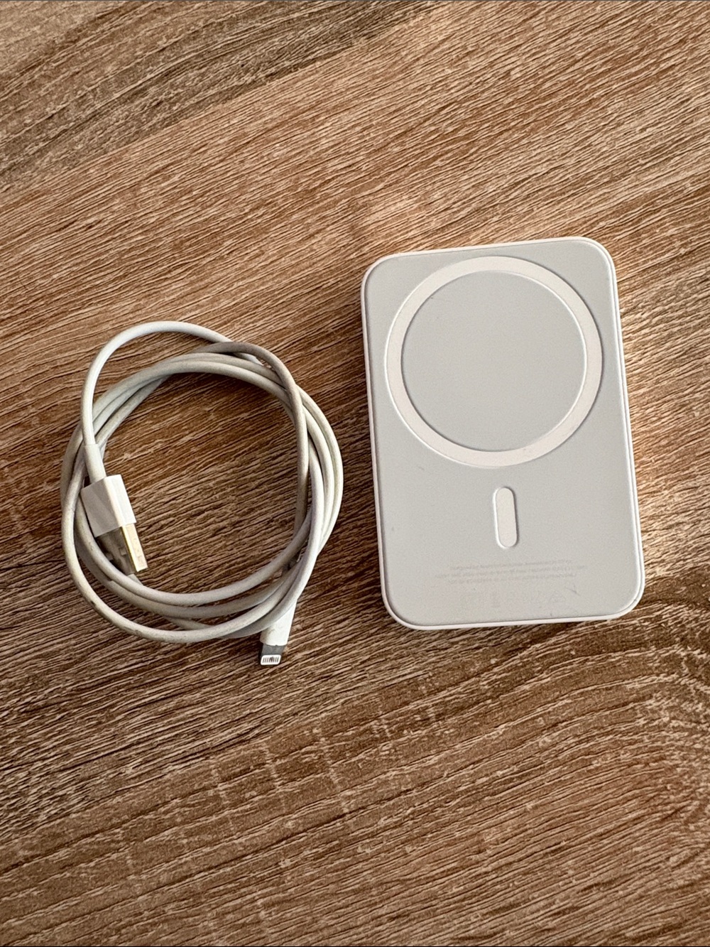 Apple White MagSafe Portable Charger Battery Pack with Lightning to USB-A Cable